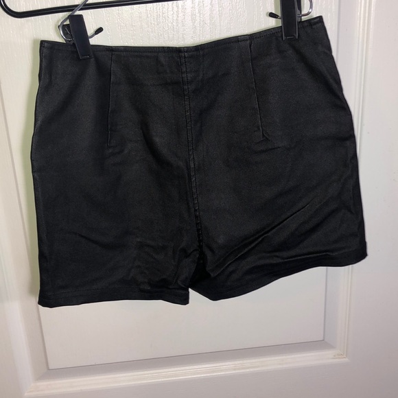3/$20 Comme Faux Leather Zipper Shorts - Picture 4 of 4